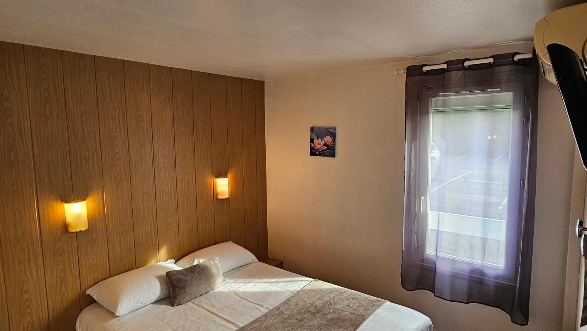 Brit Hotel Essentiel Pau Lescar Exterior foto