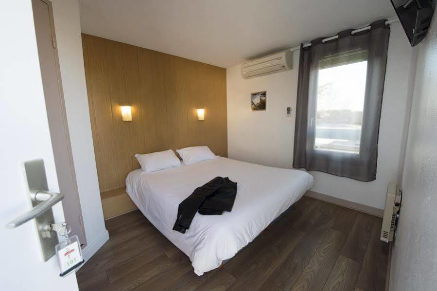 Brit Hotel Essentiel Pau Lescar Exterior foto